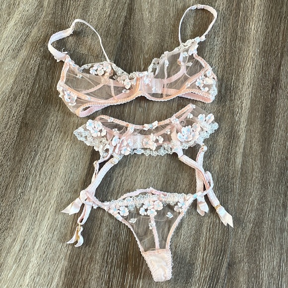 RARE Set  Agent Provocateur Bethanie Set Embroidered Lingerie Set - Cream - Picture 1 of 16
